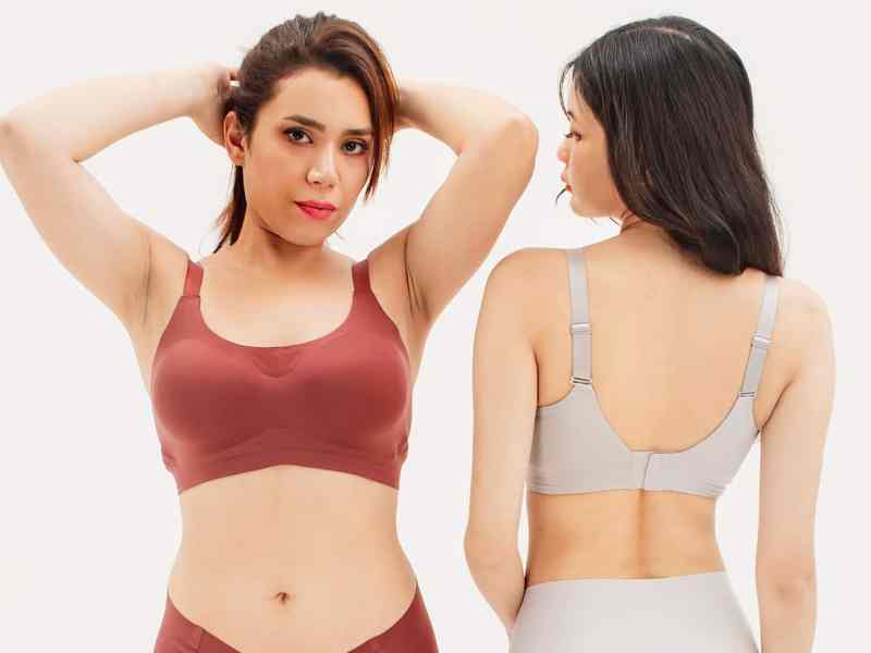 WHY EVERY WOMAN NEEDS A SEAMLESS&nbsp;BRA
