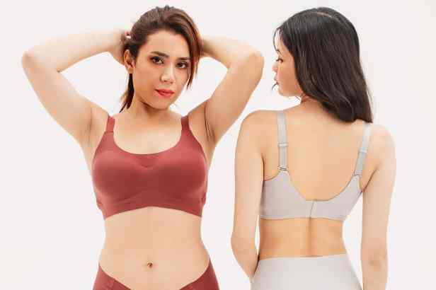 WHY EVERY WOMAN NEEDS A SEAMLESS&nbsp;BRA